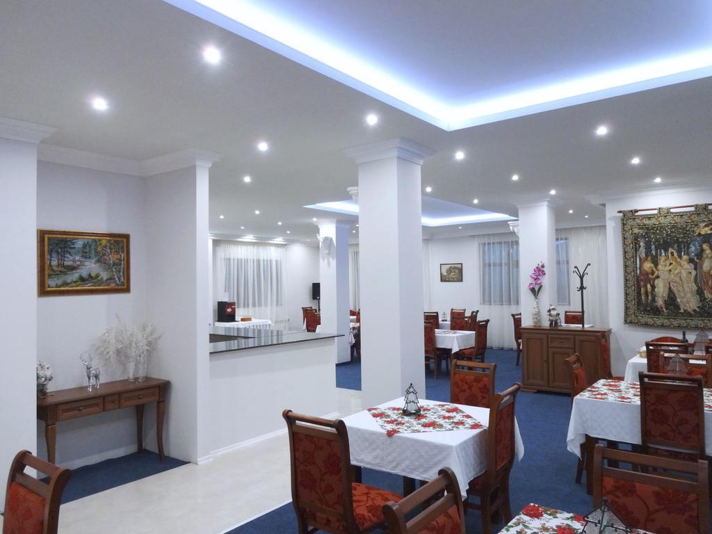 Pinerose Resort 班斯科 外观 照片