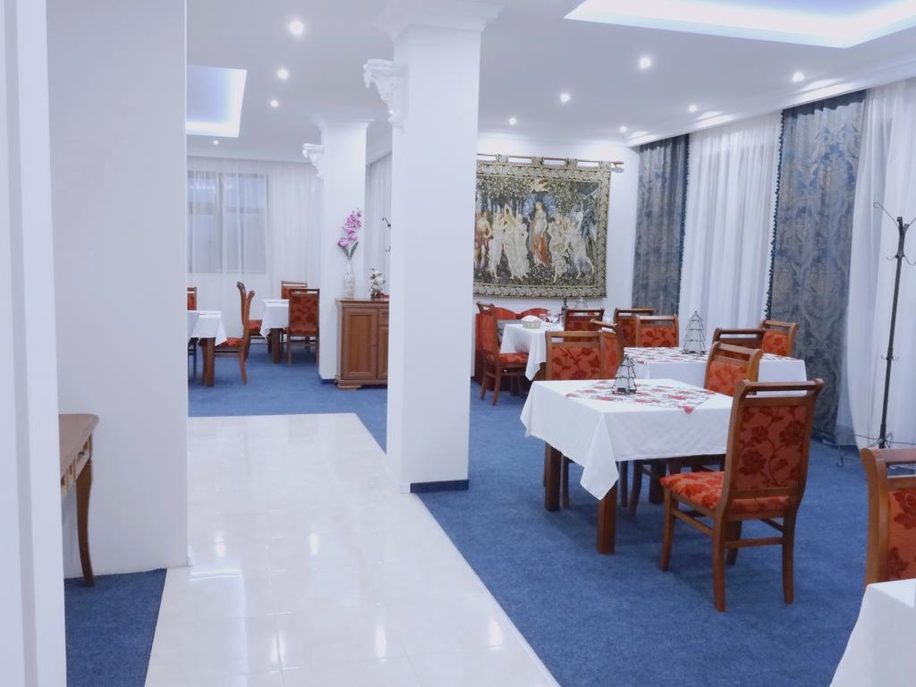 Pinerose Resort 班斯科 外观 照片