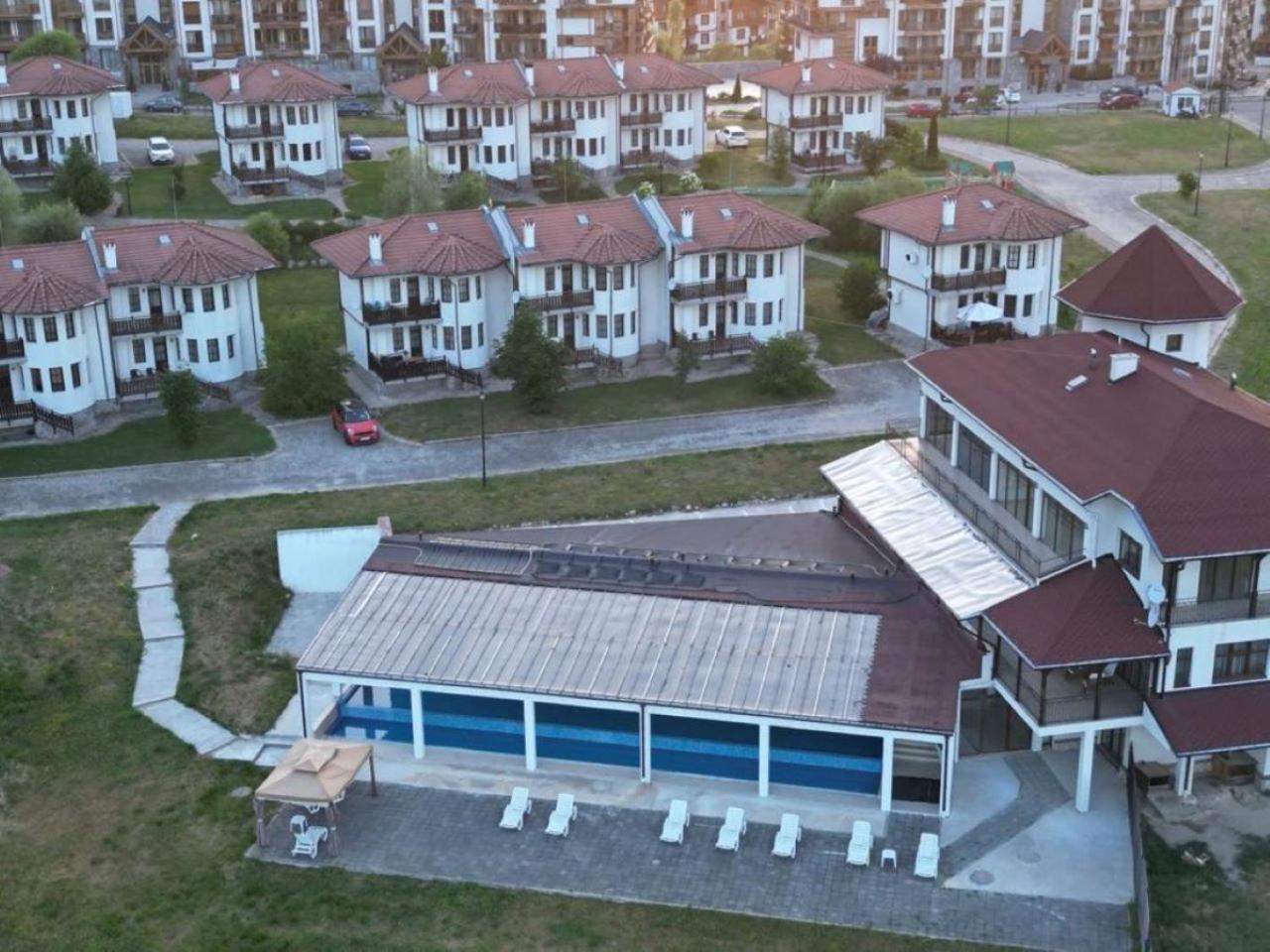 Pinerose Resort 班斯科 外观 照片