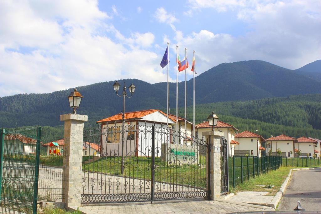 Pinerose Resort 班斯科 外观 照片