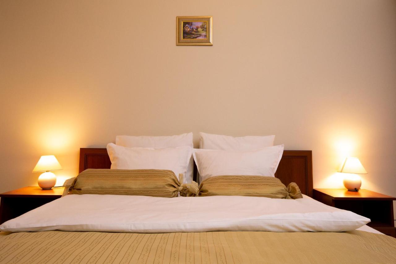 Pinerose Resort 班斯科 外观 照片