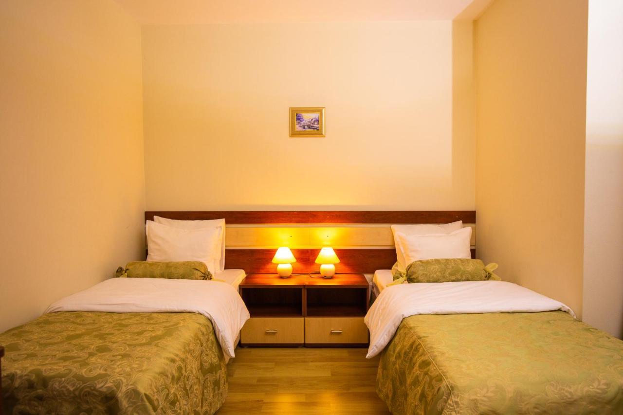 Pinerose Resort 班斯科 外观 照片